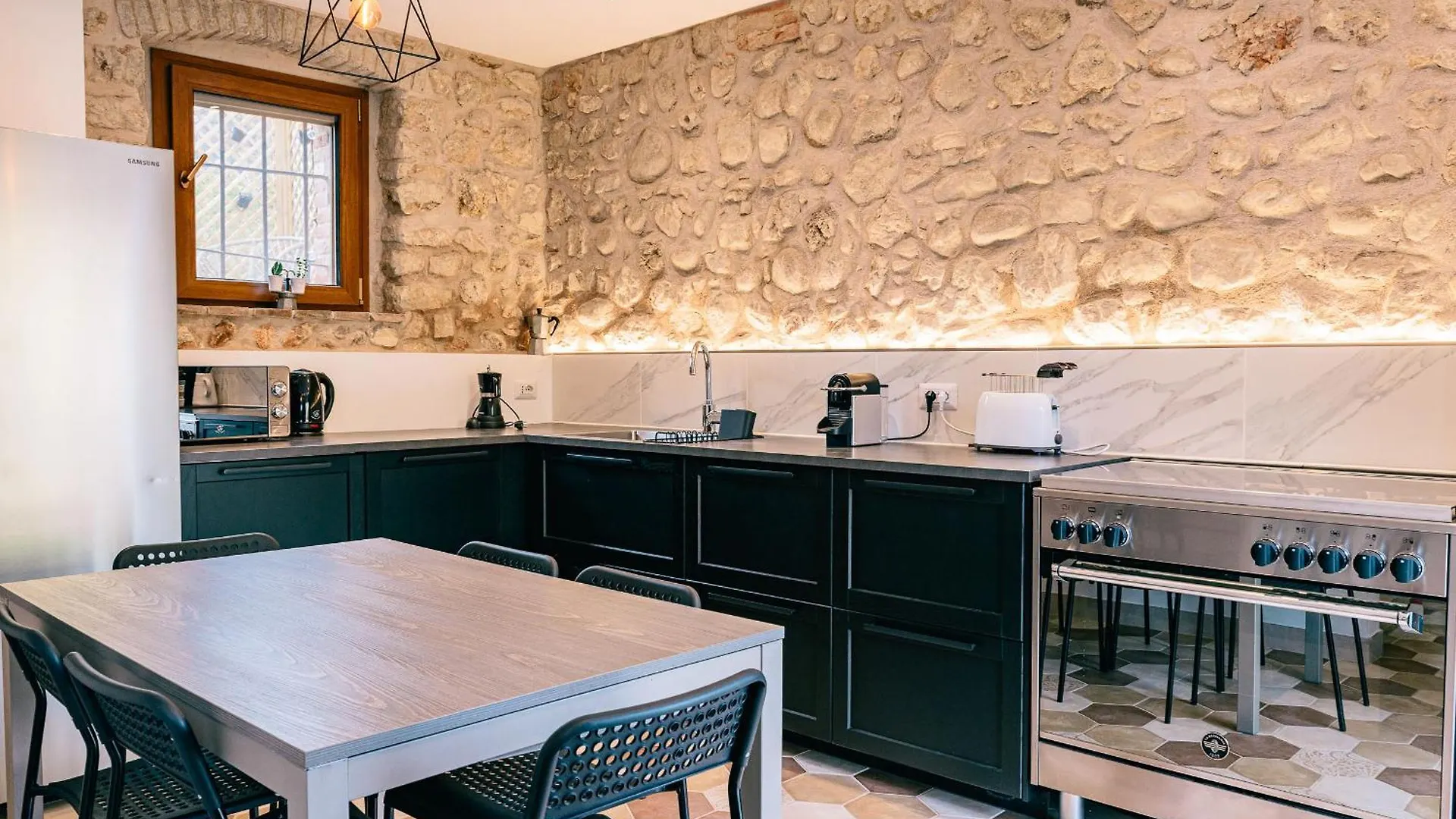Villa Hermes Costermano 0*,